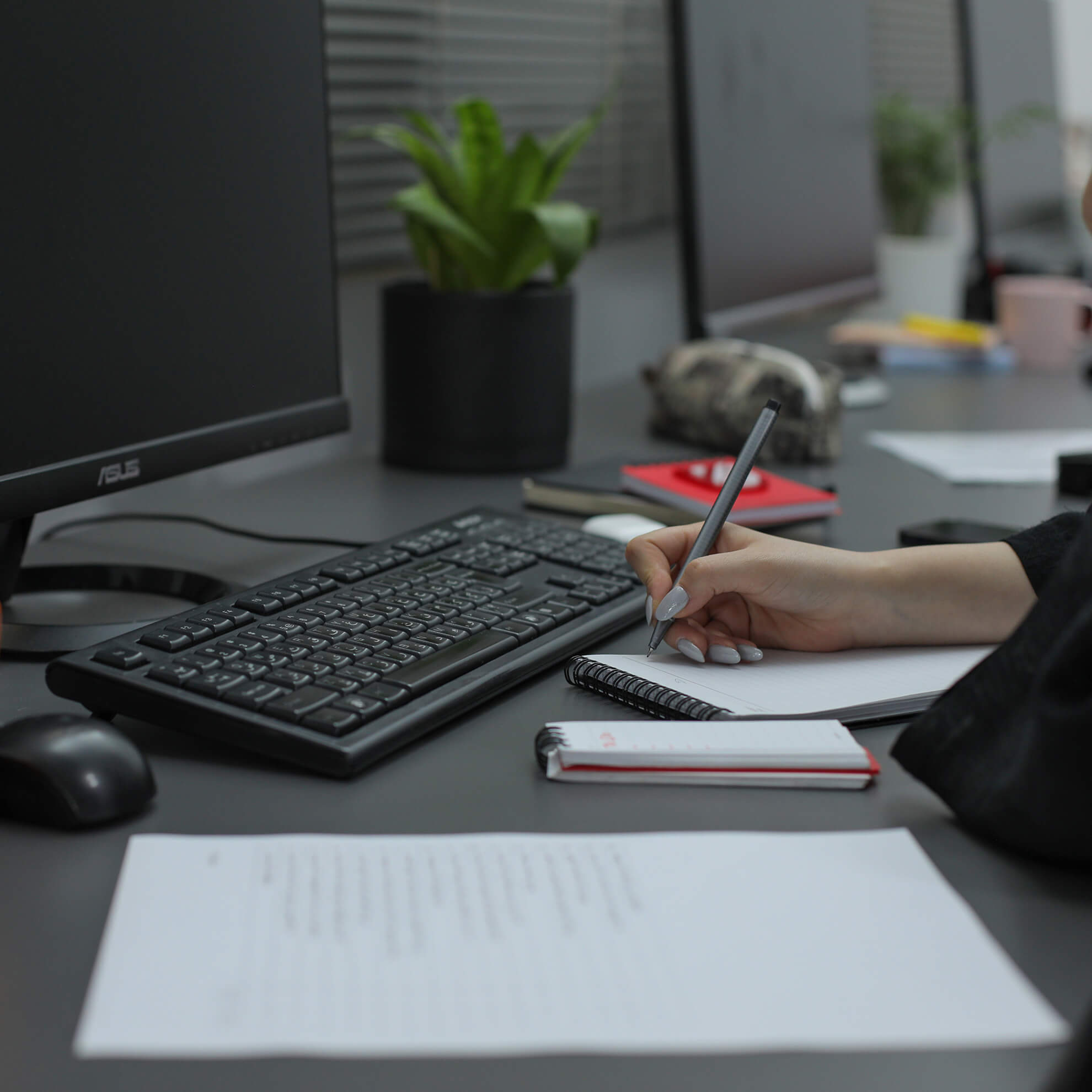 دفتر کار عاج